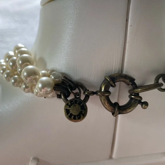 J.CREW Elegant 3 Strands Graduated Pearl Necklace - Picture 4 of 7